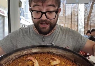 Un influencer prueba en Madrid un arroz de Alicante y esta es la reacción viral