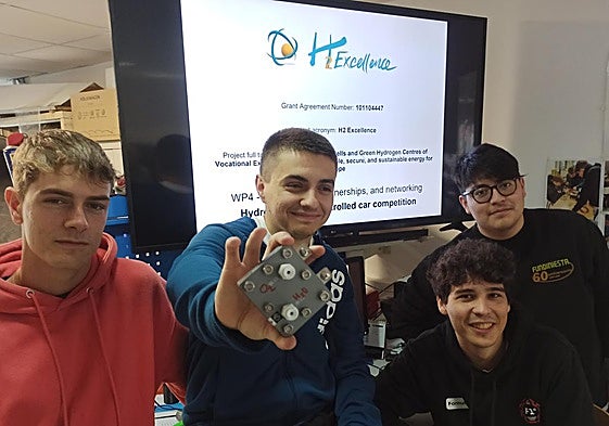 Alumnos del CIPFP Canastell de San Vicente participantes en el concurso.