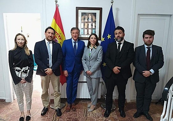 Reunión con la Oficina Comercial de la Embajada de España con la Consejera Comercial Cristina Olazabal y los analistas de Mercado en la misión comercial a Argelia