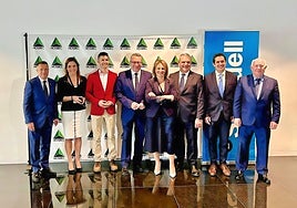 Responsables políticos y de Hosbec antes del inicio de la jornada