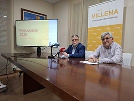 El alcalde de Villena, Fulgencio Cerdán, y el edil de Hacienda, Juan José Olivares, han presentado este miércoles el borrador de las cuentas.