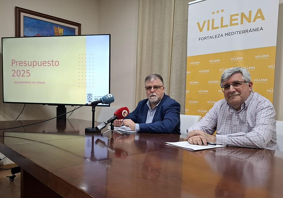 El alcalde de Villena, Fulgencio Cerdán, y el edil de Hacienda, Juan José Olivares.