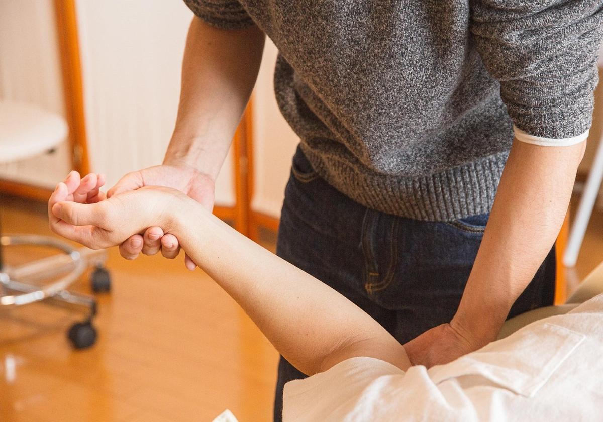 Shortage of Rheumatologists in Alicante: Only 1.6 per 100,000 Inhabitants
