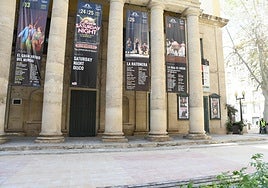 Nuevo pavimento frente al Teatro Principal de Alicante.