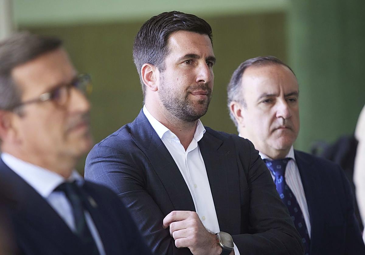 El presidente de Cox Energy, Enrique Riquelme, durante la reunión de la Comisión de Seguimiento de Abengoa en el Campus de Palmas Altas.