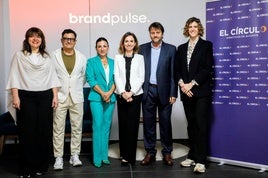 Foto de familia de la jornada sobre branding celebrada en Alicante.