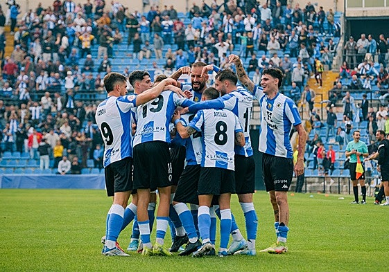 Celebración del gol de Aranda ante el Sevilla Atlético.