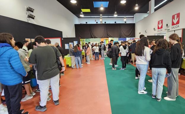 La Muestra ofrece información concreta de los diferentes cursos y grados que ofrecen los institutos de la localidad.