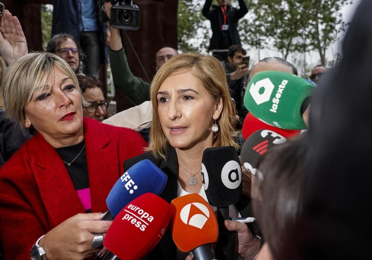 Former councillor Salomé Pradas entering the Valencia courts.