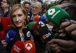 La exconsellera Salomé Pradas, a su llegada al juzgado.