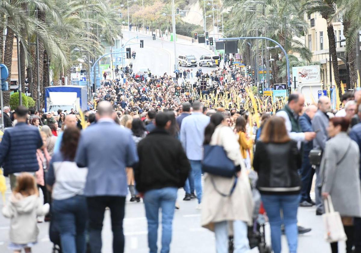 Traffic Disruptions and Bus Changes During Holy Week in Alicante