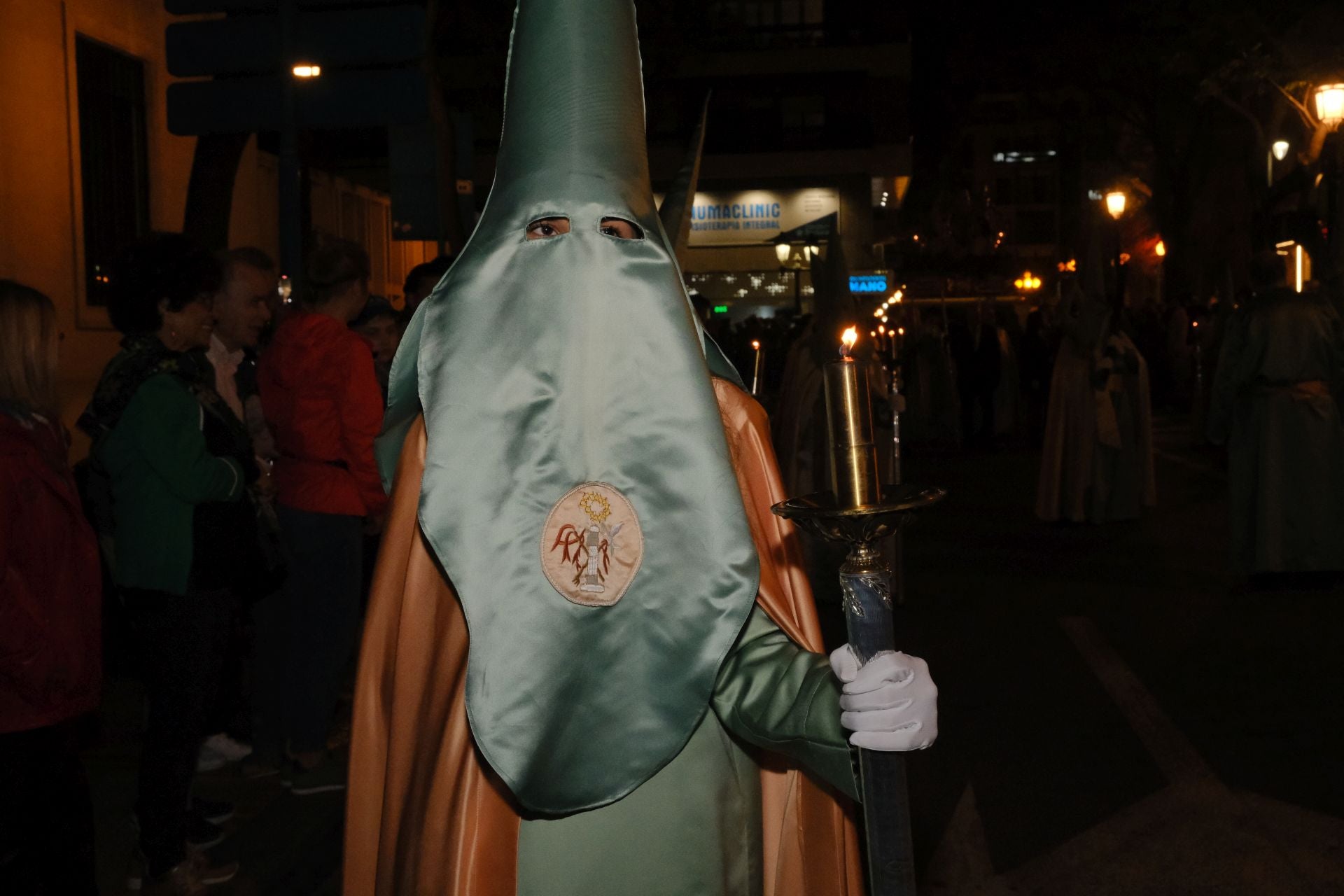 Las procesiones del Domingo de Ramos cruzan la carrera oficial de Alicante