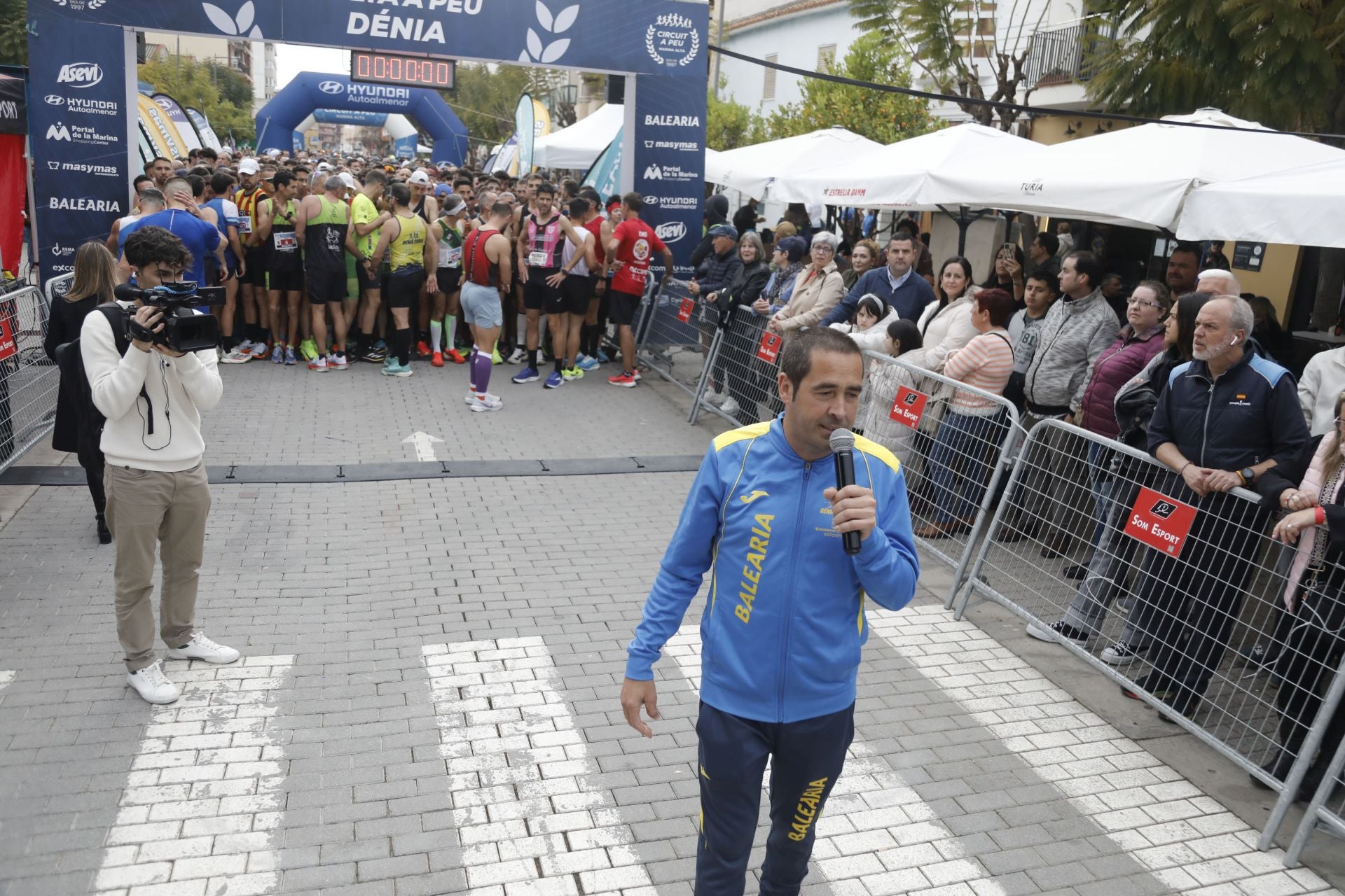 Búscate en las fotos de la Volta a Peu de Dénia