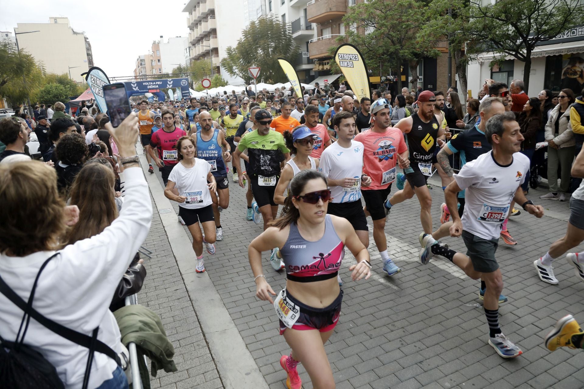 Búscate en las fotos de la Volta a Peu de Dénia