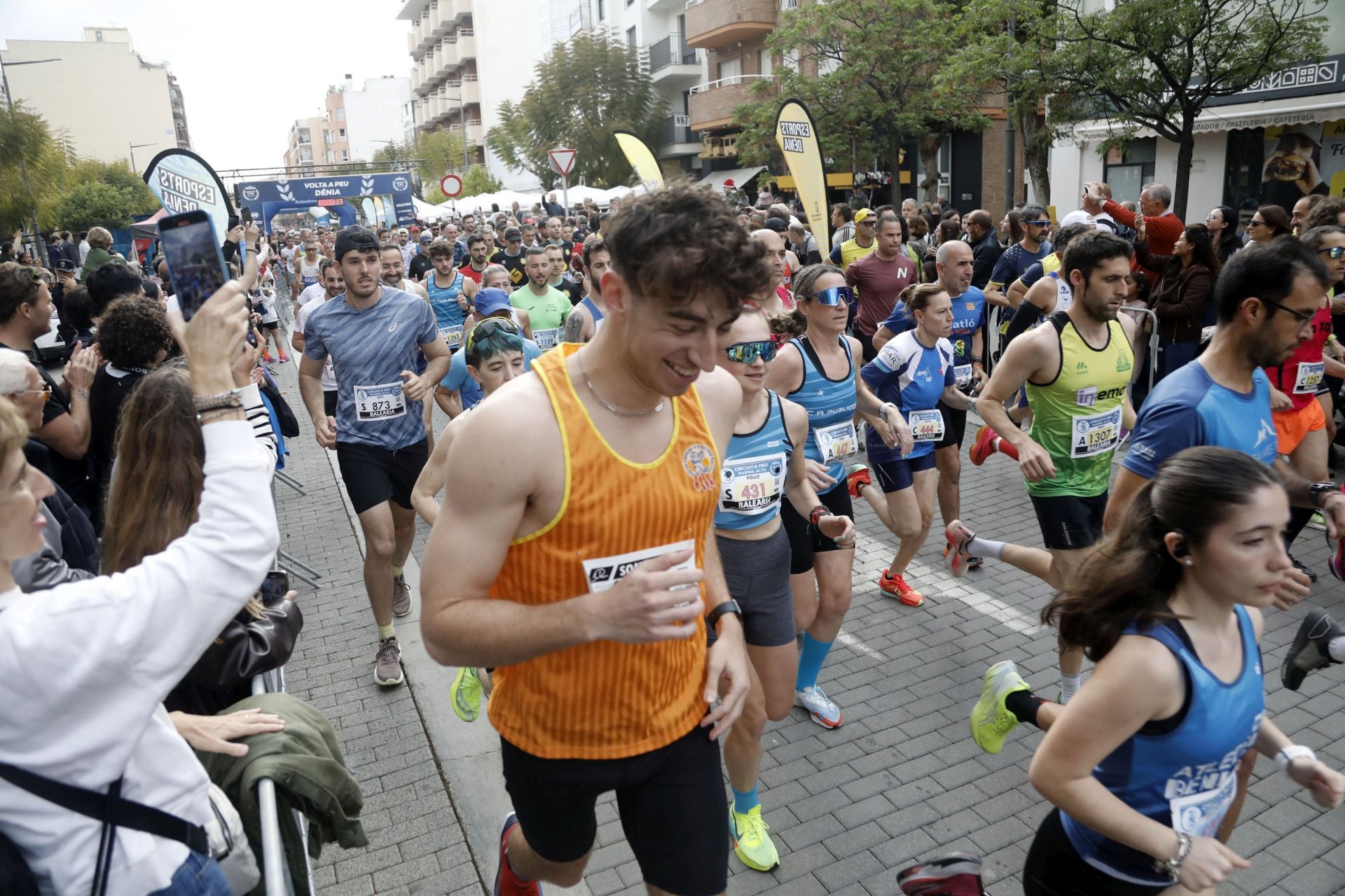 Búscate en las fotos de la Volta a Peu de Dénia