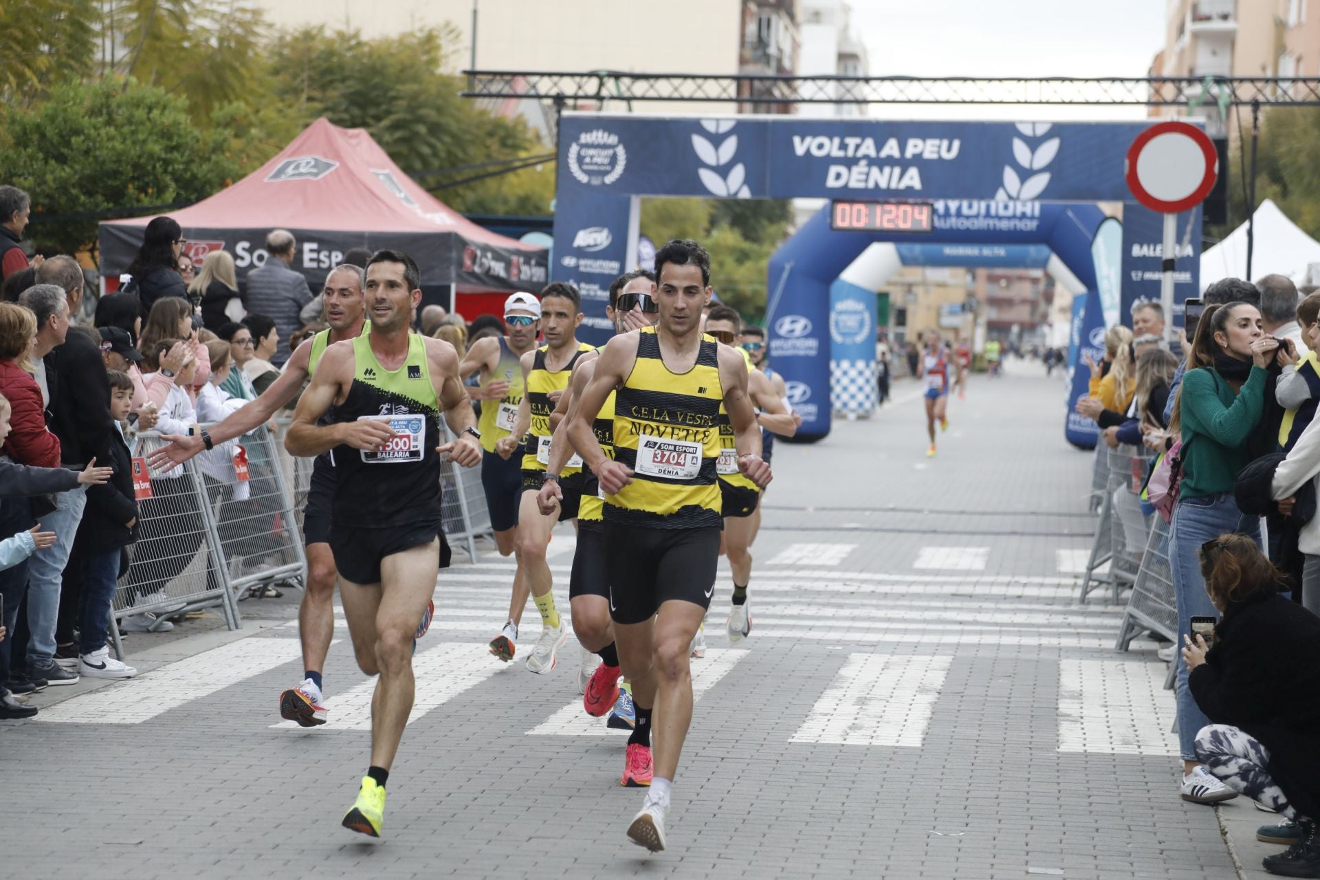 Búscate en las fotos de la Volta a Peu de Dénia