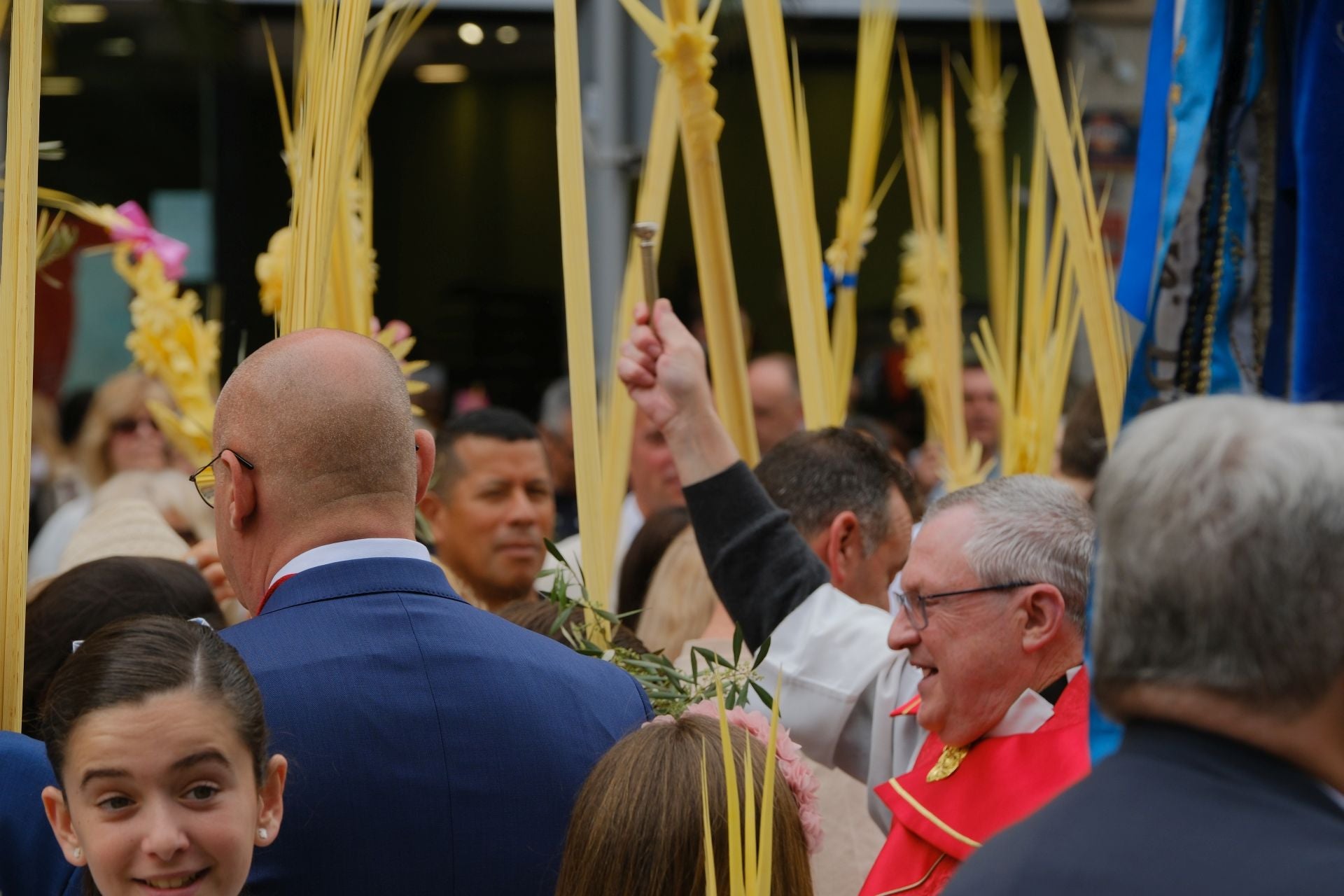 &#039;La Burrita&#039; procesiona por las calles de Alicante e inaugura la Semana Santa