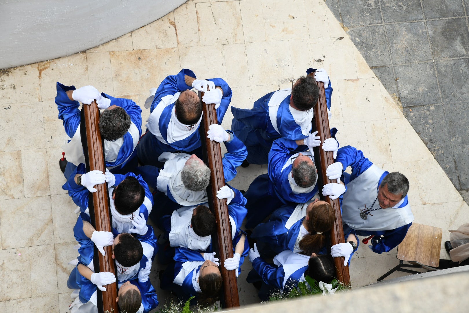 La espectacular salida de El Morenet emociona a Alicante y elude la lluvia