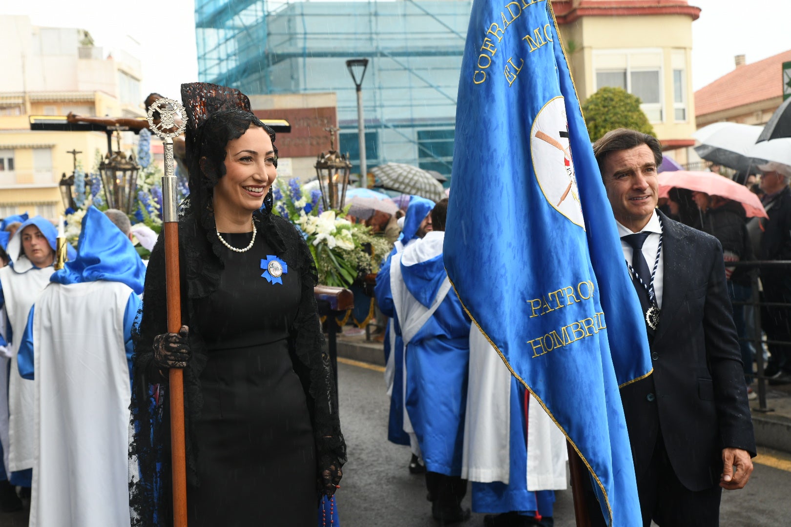 La espectacular salida de El Morenet emociona a Alicante y elude la lluvia