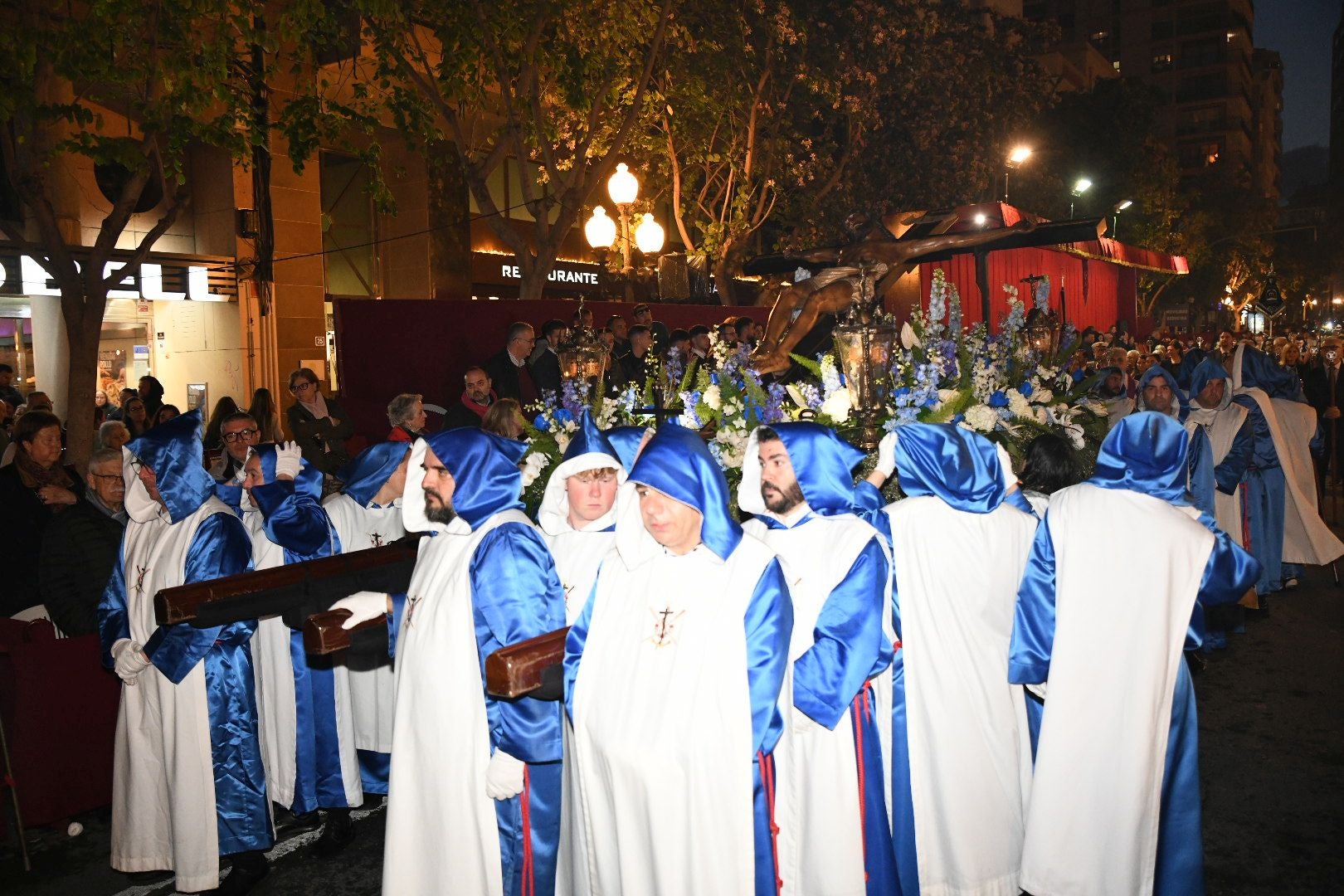 La devoción del Lunes Santo recorre las calles de Alicante
