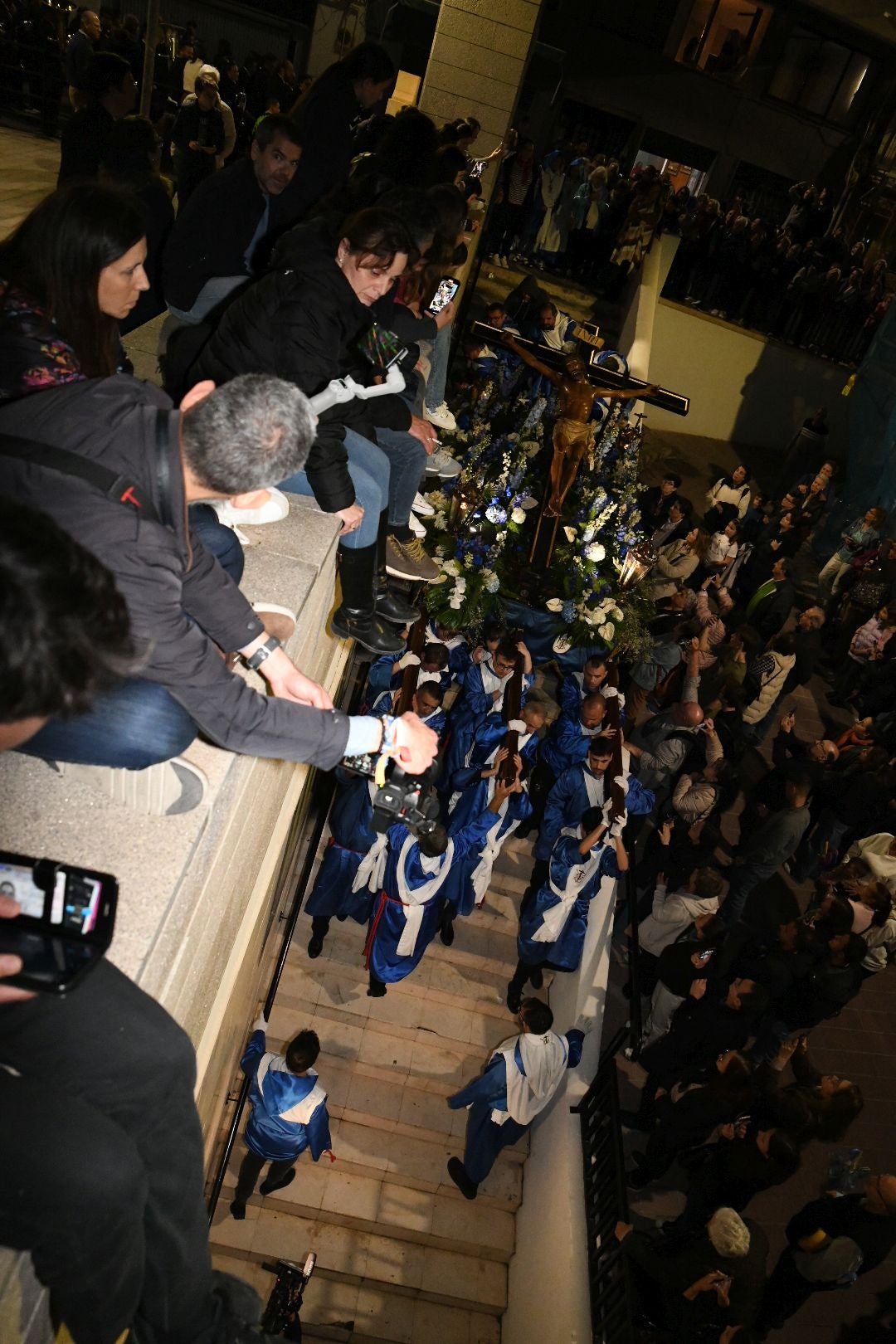 La espectacular salida de El Morenet emociona a Alicante y elude la lluvia