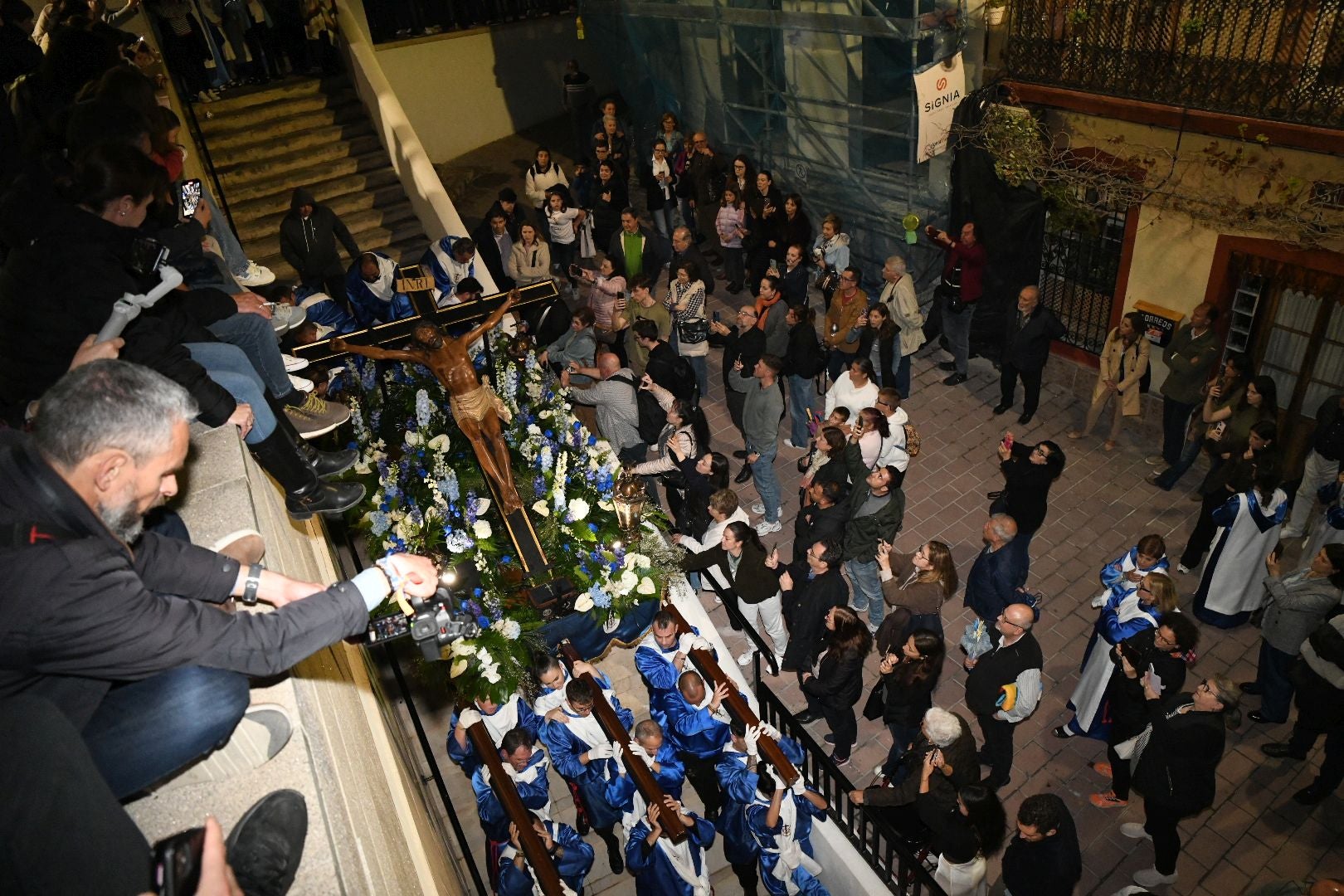 La espectacular salida de El Morenet emociona a Alicante y elude la lluvia