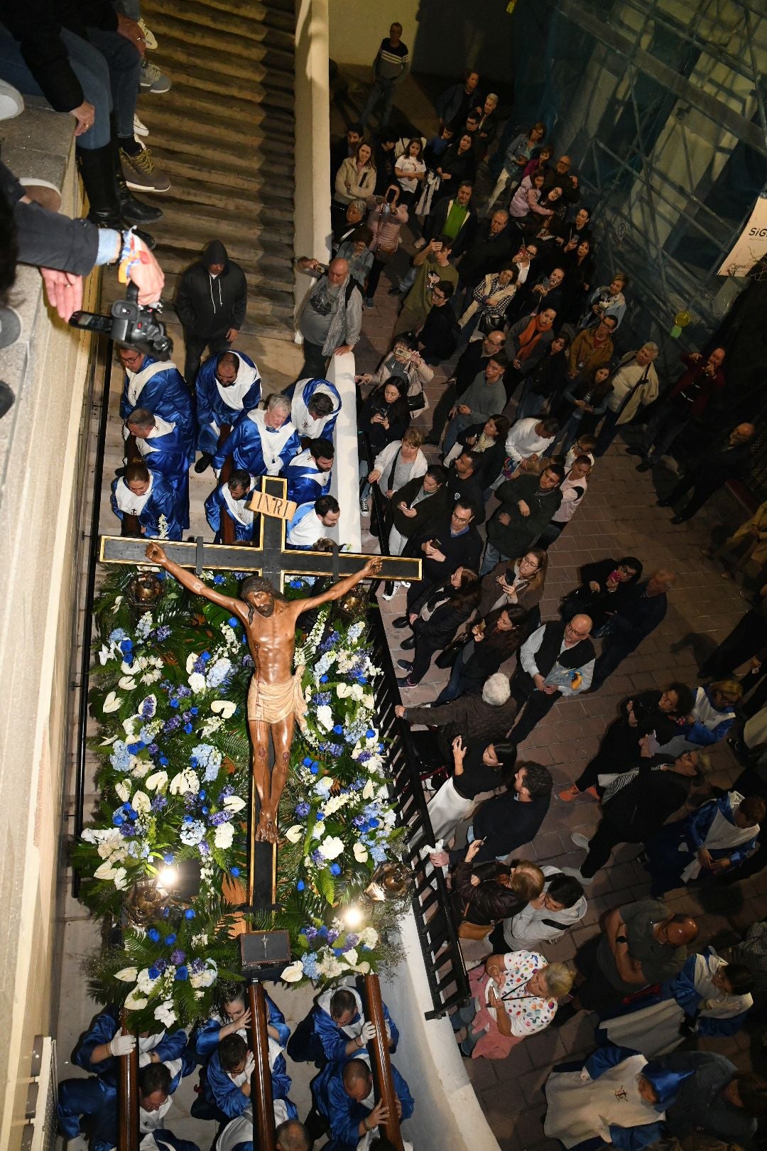 La espectacular salida de El Morenet emociona a Alicante y elude la lluvia