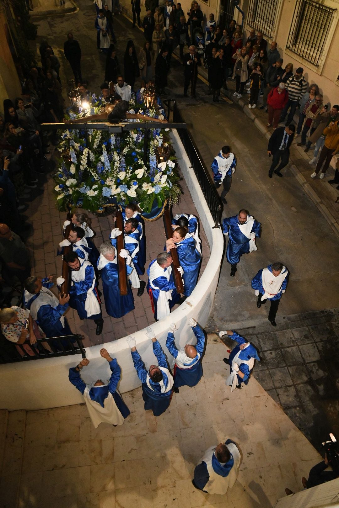 La espectacular salida de El Morenet emociona a Alicante y elude la lluvia