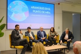 Representantes de la patronal en la jornada de la CEV, conducida por Javier Reina.