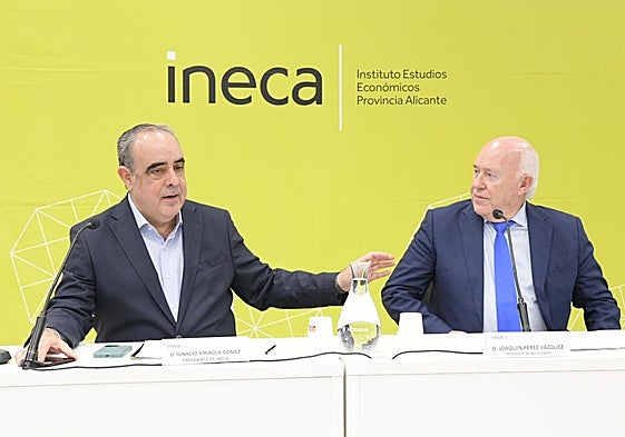 Amirola (izq.) y Pérez, durante la presentación del informe sobre los presupuestos de la Generalitat.