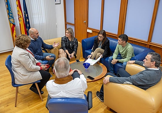 Imagen de la reunión mantenida hoy en el consistorio alfasino