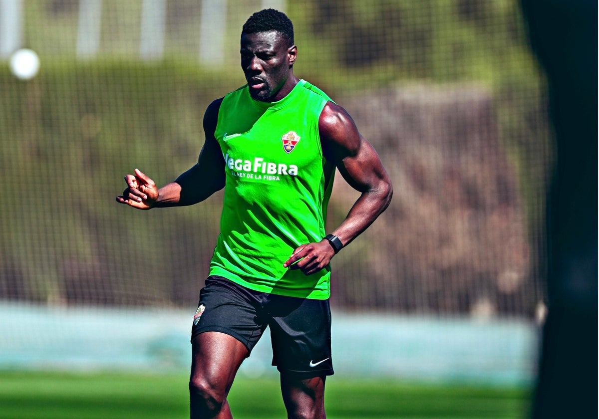 El Elche recupera a Diaby y Febas para dar otro zarpazo al ascenso