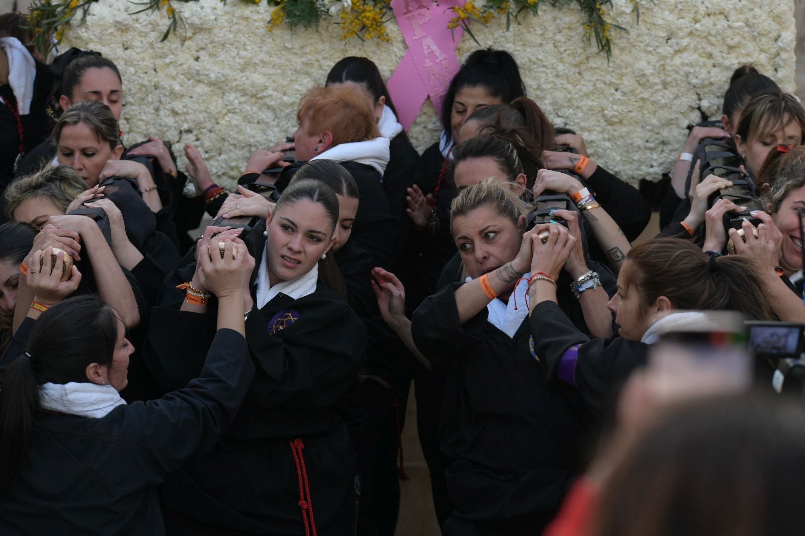 Alicante, a los pies de la procesión de Santa Cruz