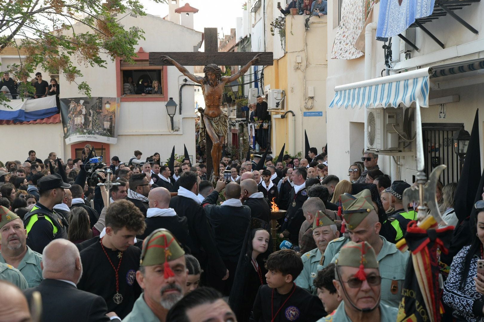 Alicante, a los pies de la procesión de Santa Cruz