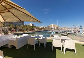 Terraza del Club de Regatas de Alicante.