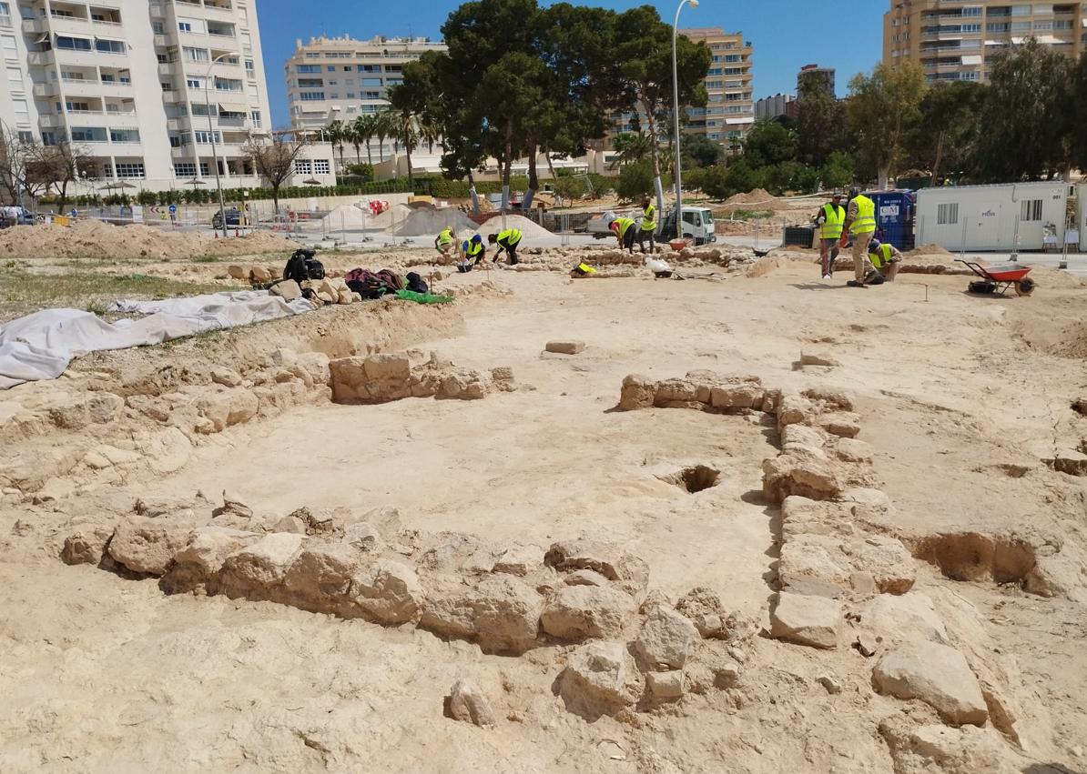 Imagen secundaria 1 - Alicante saca a la luz una villa romana en La Almadraba, asociada a Lucentum, que será visitable