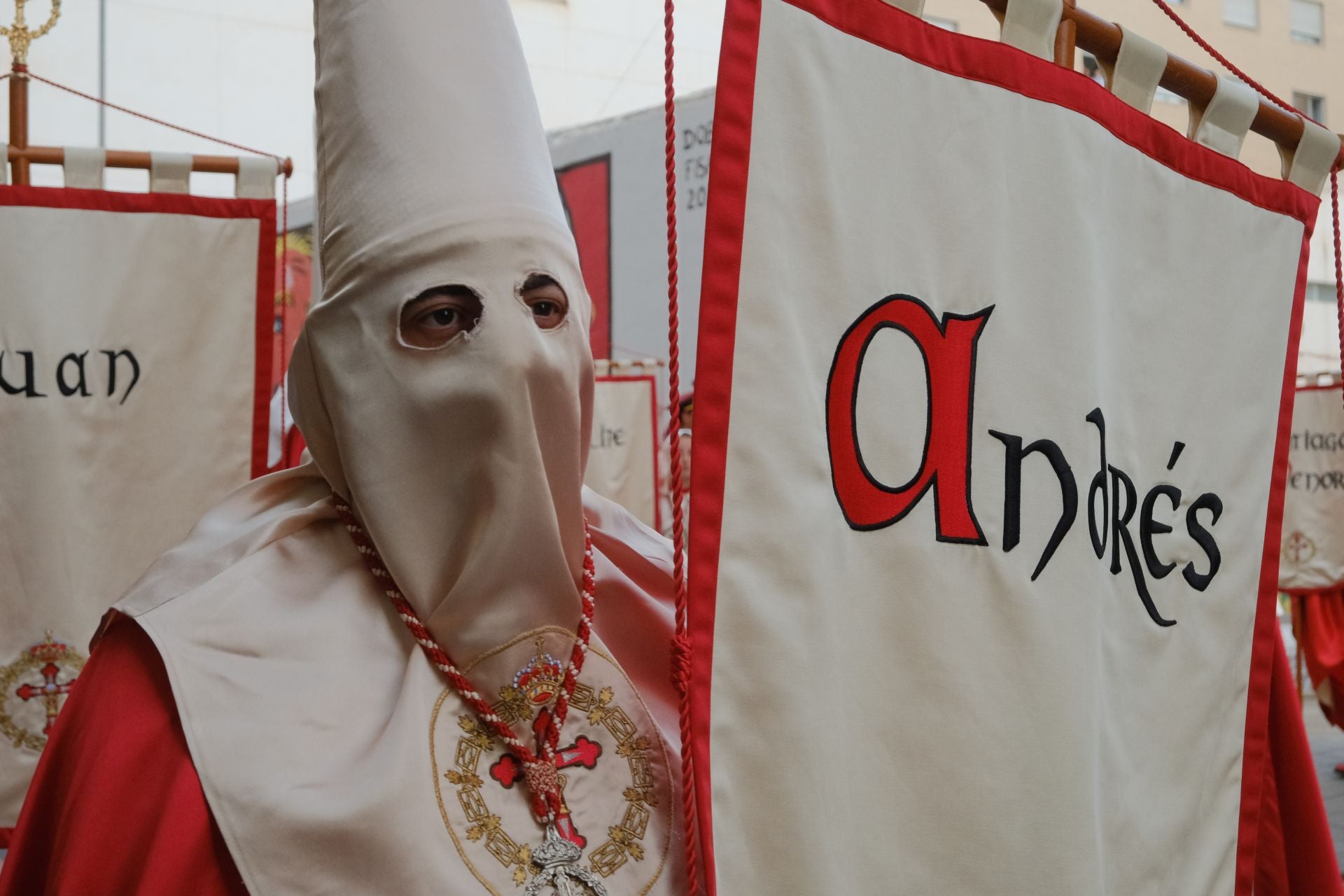 El paso más grande de España emociona a la Semana Santa de Alicante