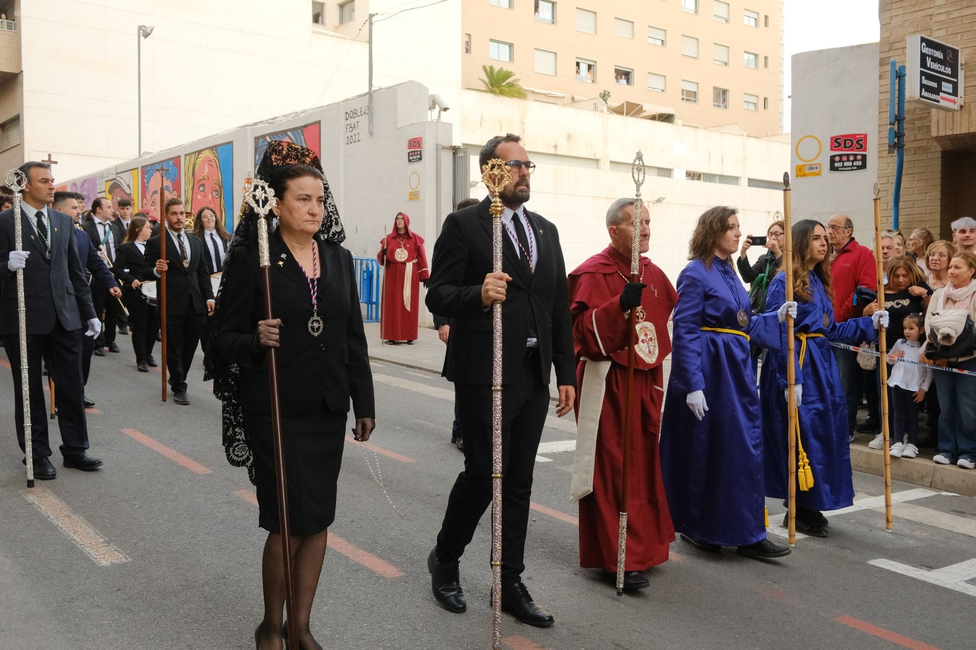 El paso más grande de España emociona a la Semana Santa de Alicante