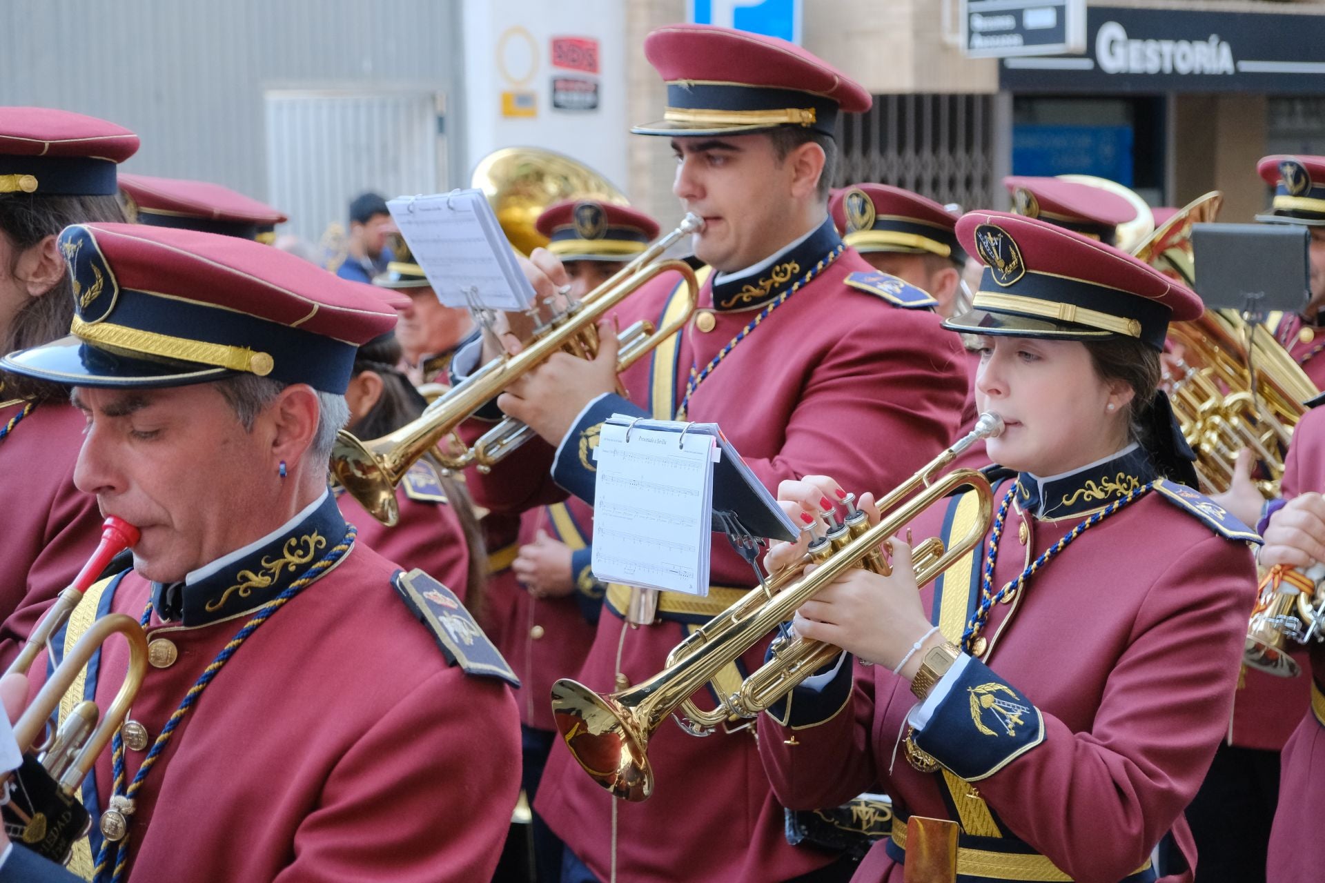 El paso más grande de España emociona a la Semana Santa de Alicante