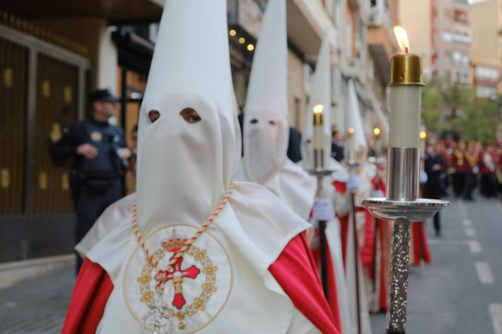 El paso más grande de España emociona a la Semana Santa de Alicante