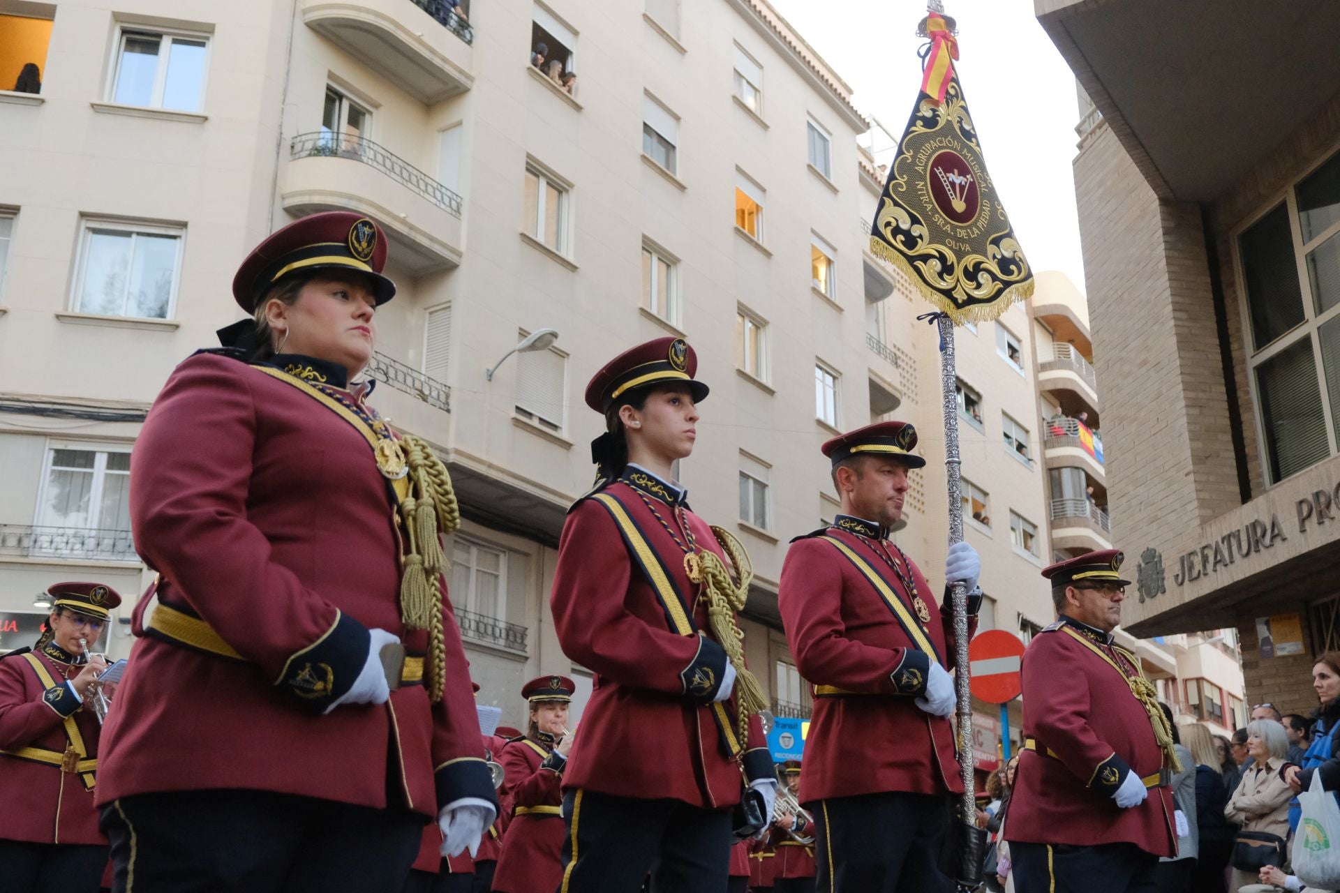 El paso más grande de España emociona a la Semana Santa de Alicante