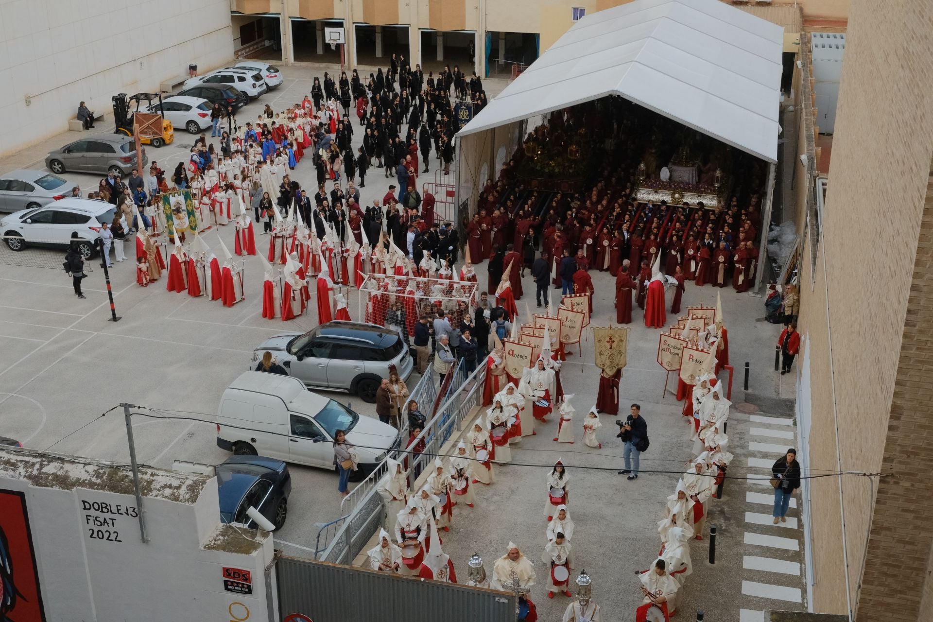 El paso más grande de España emociona a la Semana Santa de Alicante
