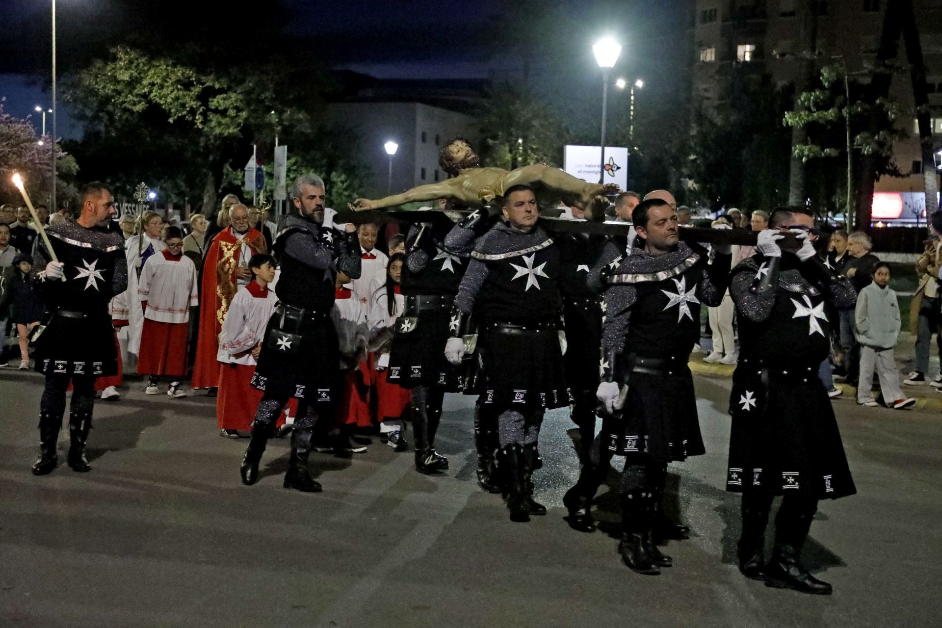 Dénia se rinde ante los pasos de la Semana Santa