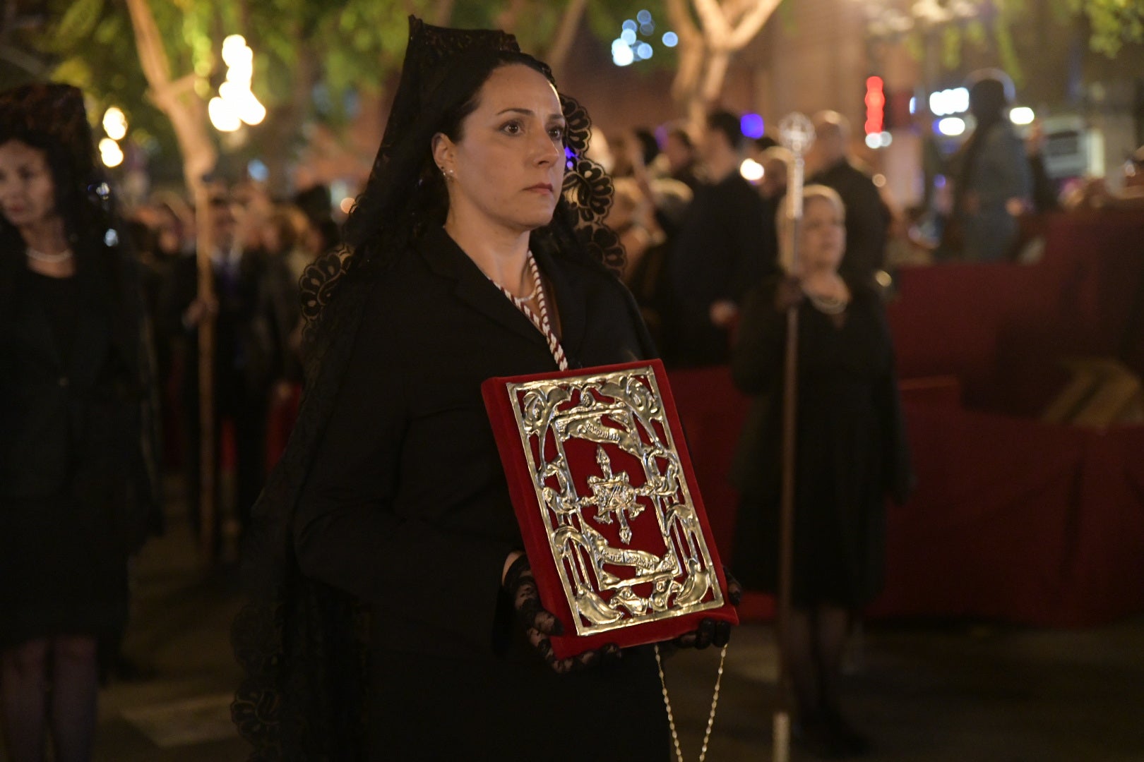 La Procesión del Santo Entierro conmueve en su recorrido por Alicante