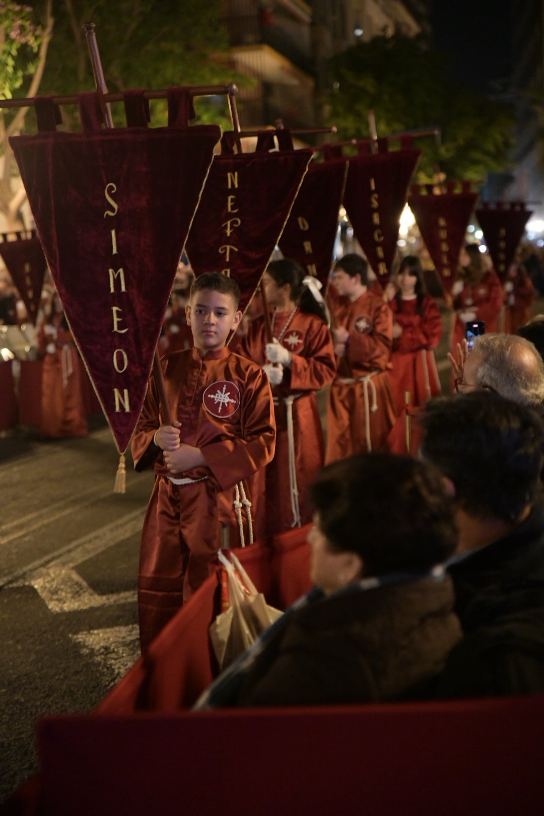 La Procesión del Santo Entierro conmueve en su recorrido por Alicante