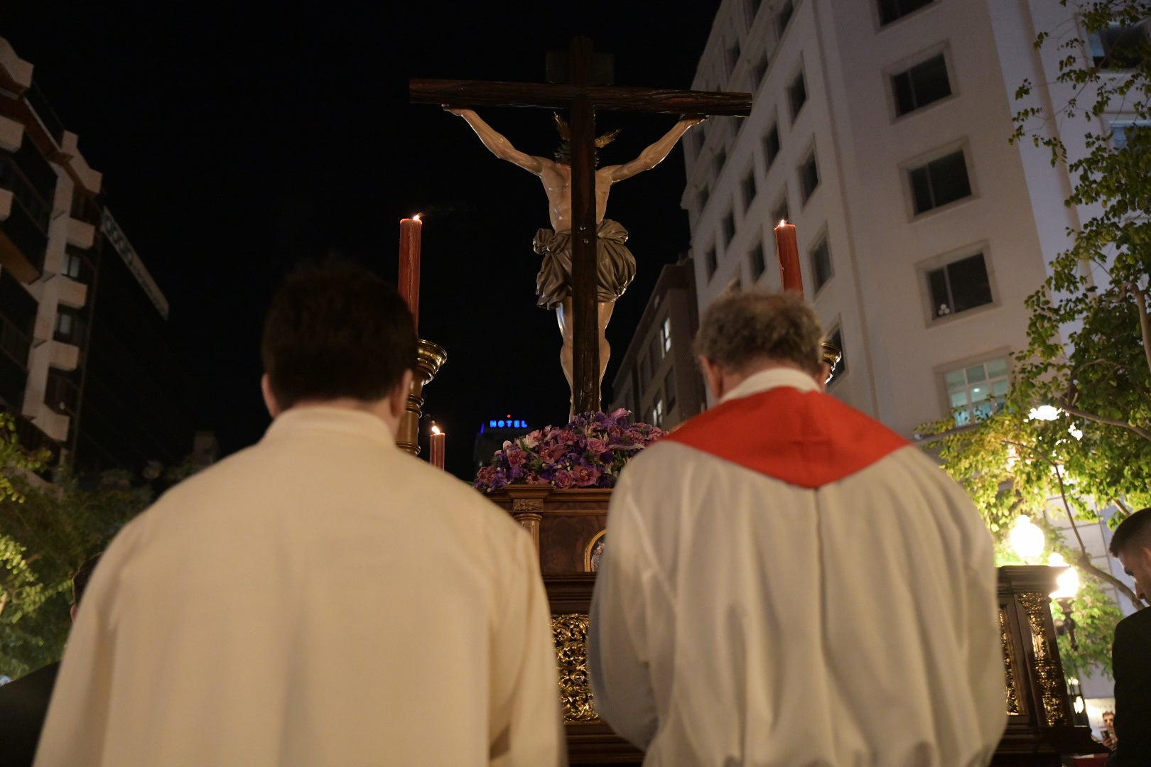 La Procesión del Santo Entierro conmueve en su recorrido por Alicante