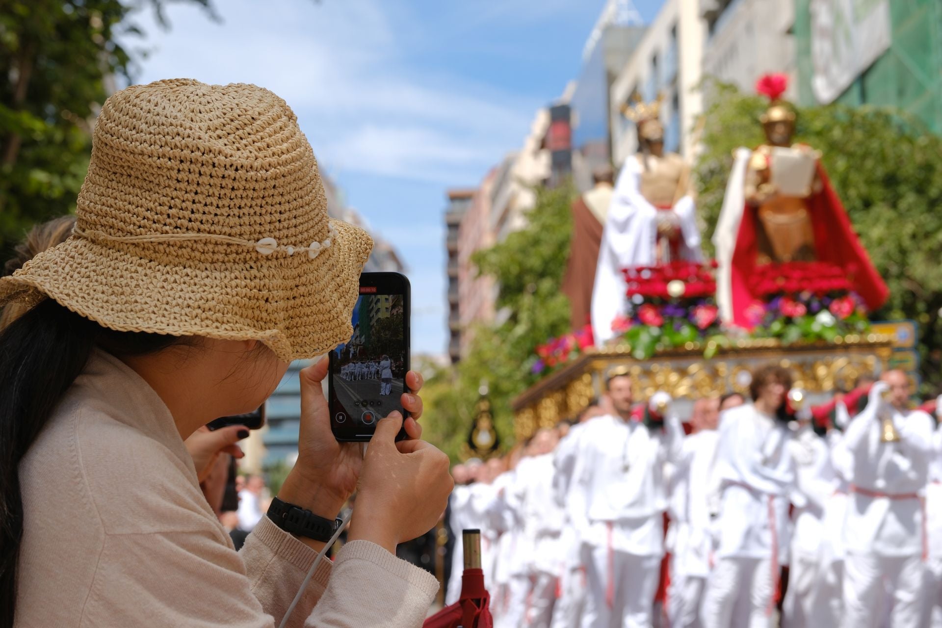 La Sentencia de Jesús llena de emoción las calles de Alicante en la mañana del Viernes Santo