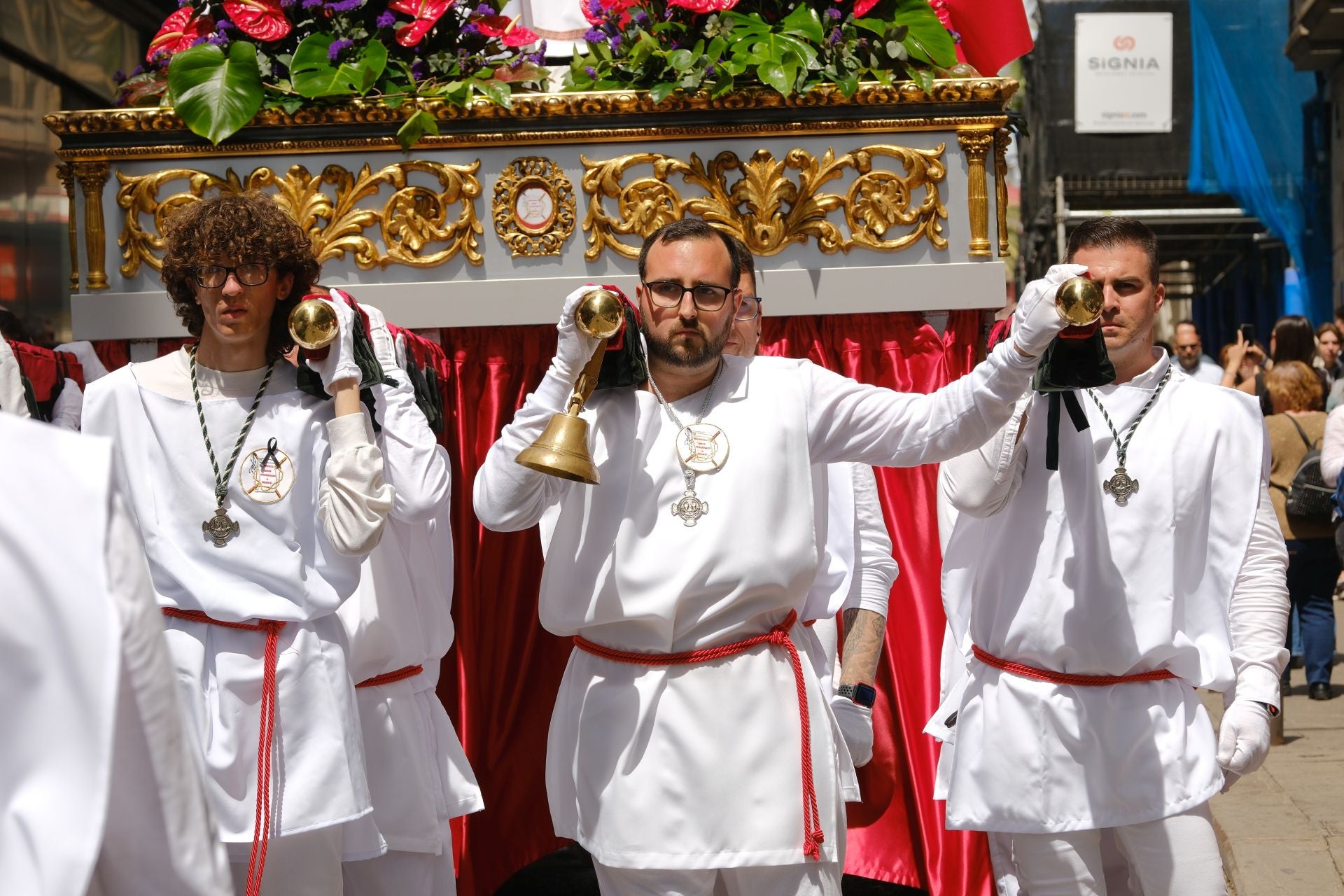 La Sentencia de Jesús llena de emoción las calles de Alicante en la mañana del Viernes Santo