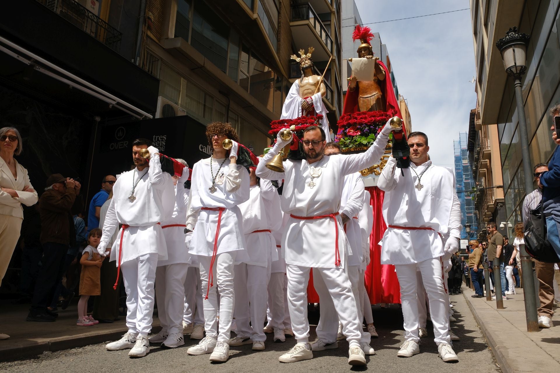 La Sentencia de Jesús llena de emoción las calles de Alicante en la mañana del Viernes Santo