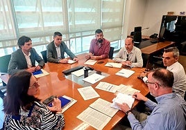 Reunión entre representantes del Consell y el Ayuntamiento de Tibi.